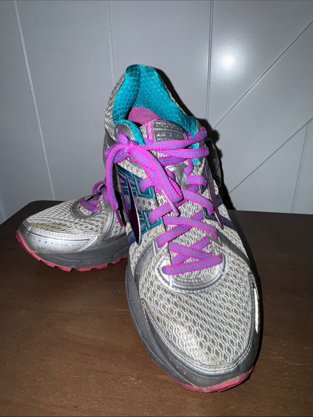 Brooks GTS Women's Gray Athletic Sneakers with Purple Laces and Teal Lining